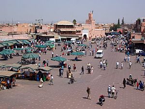 Archivo:MoroccoMarrakech DjemaaElFna.