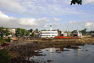 Archivo:Moroni Capital of the Comores Photo by Sascha Grabow