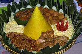 Nasi Tumpeng.jpg