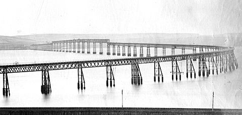Archivo:Original Tay Bridge before the 1879 collapse