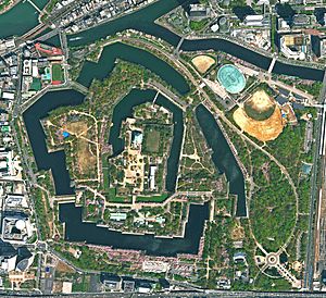 Osaka Castle Aerial photograph 2017.jpg