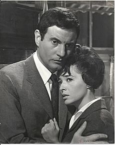 Archivo:Pina Pellicer and Arturo Fernández in Rogelia (1962)