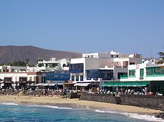 Playa Blanca Town Promenade and Beach 01.JPG