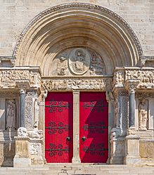 Archivo:Portal Central Saint Gilles