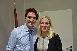 Archivo:Prime Minister Trudeau and Minister Catherine McKenna at COP21 (23592642111)