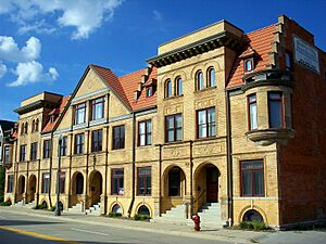 Archivo:RowHouses on John R