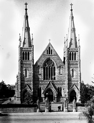 Archivo:StateLibQld 2 199335 St. Joseph's Cathedral in Rockhampton, 1923