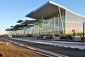 Archivo:Terminal T2 we Wrocławiu