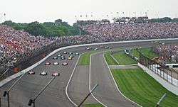 Archivo:2007 Indianapolis 500 - Starting field formation before start