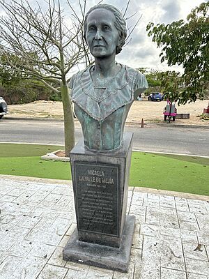 Archivo:Busto de Micaela Lavalle