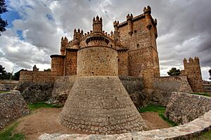Archivo:Castillo de Guadamur (Toledo)