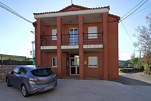 Archivo:Cerratón de Juarros, Casa consistorial