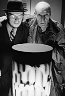 Archivo:D. Woodard and W. S. Burroughs with Dreamachine, 1997