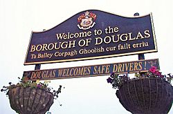 Archivo:Douglas Isle of Man welcome sign