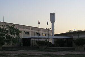 Archivo:Edificio de la Gobernación de Boquerón (Filadelfia)