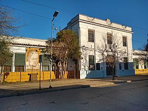 Archivo:Escuela Nro 45 Buenos Aires Argentina