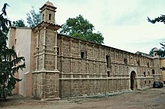 Archivo:Exterior del monasterio-monasterio de piedra-nuevalos-2010 (3)