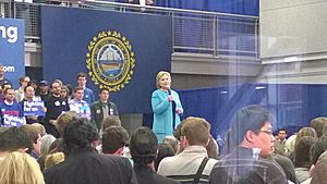 Archivo:Hillary Clinton speaking at Manchester Community College NH