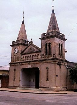Iglesia Sarandí del Yi.jpg