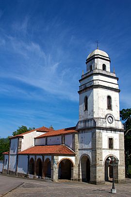 Iglesia de San Martín de Luiña 013.jpg
