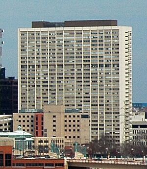 Archivo:Kellogg Square Apartments cropped