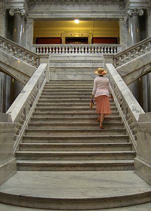 Archivo:Kentucky capitol staircase