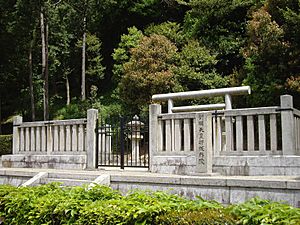 Mausoleum of Emperor Jomei.jpg