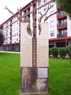 Archivo:Miranda de Ebro - Monumento a La Pasionaria