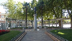 Archivo:Monumento a Sagasta de Logroño 4