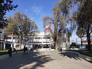 Archivo:Municipalidad de La Cisterna, Plaza Civica