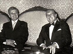 Archivo:Nicolae Ceaușescu with Misael Pastrana