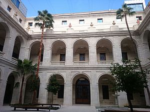 Archivo:Patio Museo de Málaga