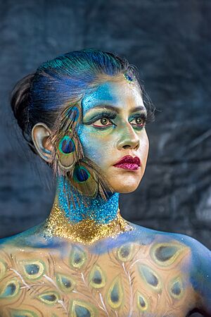 Archivo:Peacock Dancer with Body Art -2