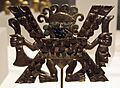 Perù, loma negra (moche), pezzo di ornamento per il naso, II-III sec, oro sbalzato, argento e pietra verde