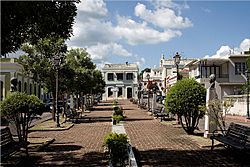 Archivo:Plaza Santo Domingo, San Germán