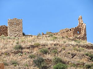 Archivo:Ruinas del Castillo de Azuébar