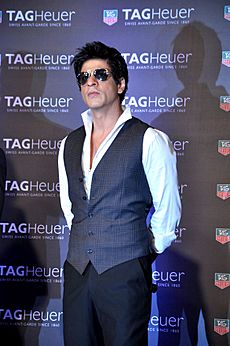 Archivo:Shahrukh Khan launches the Tag Heuer Carrera Monaco GP limited edition watch (3)