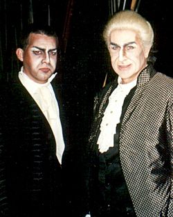 Archivo:Sherril Milnes (Scarpia, right) and Roberti (left), Festival Puccini, Torre del Lago (1997)