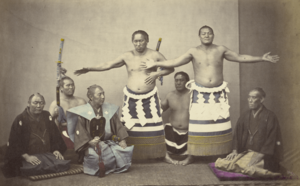 Archivo:Sumo-Yokozuna-Shiranui-and-Kimenzan-1869