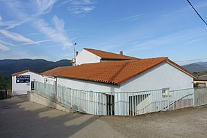 Archivo:Valdelageve, consultorio y velatorio