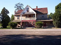 Van Hoesen House, Niverville, NY.jpg