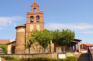 Archivo:Villaquilambre - Navatejera, Iglesia de San Miguel Arcángel 05