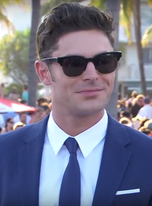 Archivo:Zac Efron on the red carpet of the Baywatch in Miami 01