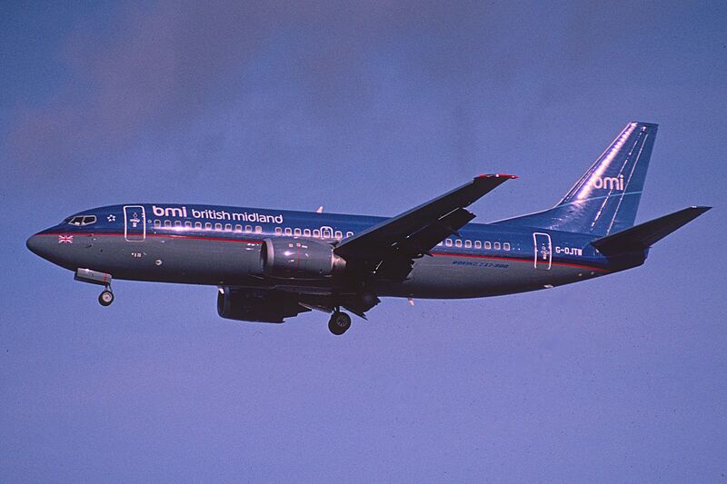 158cv - British Midland Airways Boeing 737-300; G-OJTW@LHR;27.10.2001