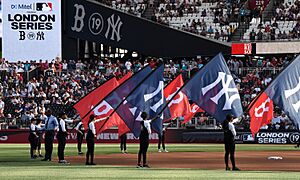 Archivo:190629-F-XJ774-0104 MLB London Series 2019
