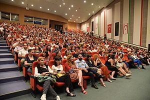 Archivo:Audience for Semaver Kumpanya, Nicosia