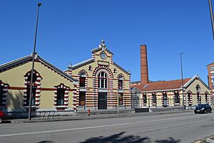 Archivo:Avilés Curtidora