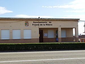 Archivo:Ayuntamiento de Fresno de la Ribera 1