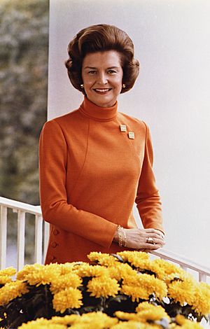 Archivo:Betty Ford, official White House photo color, 1974