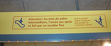 Archivo:Bilingual signage-Gallo2